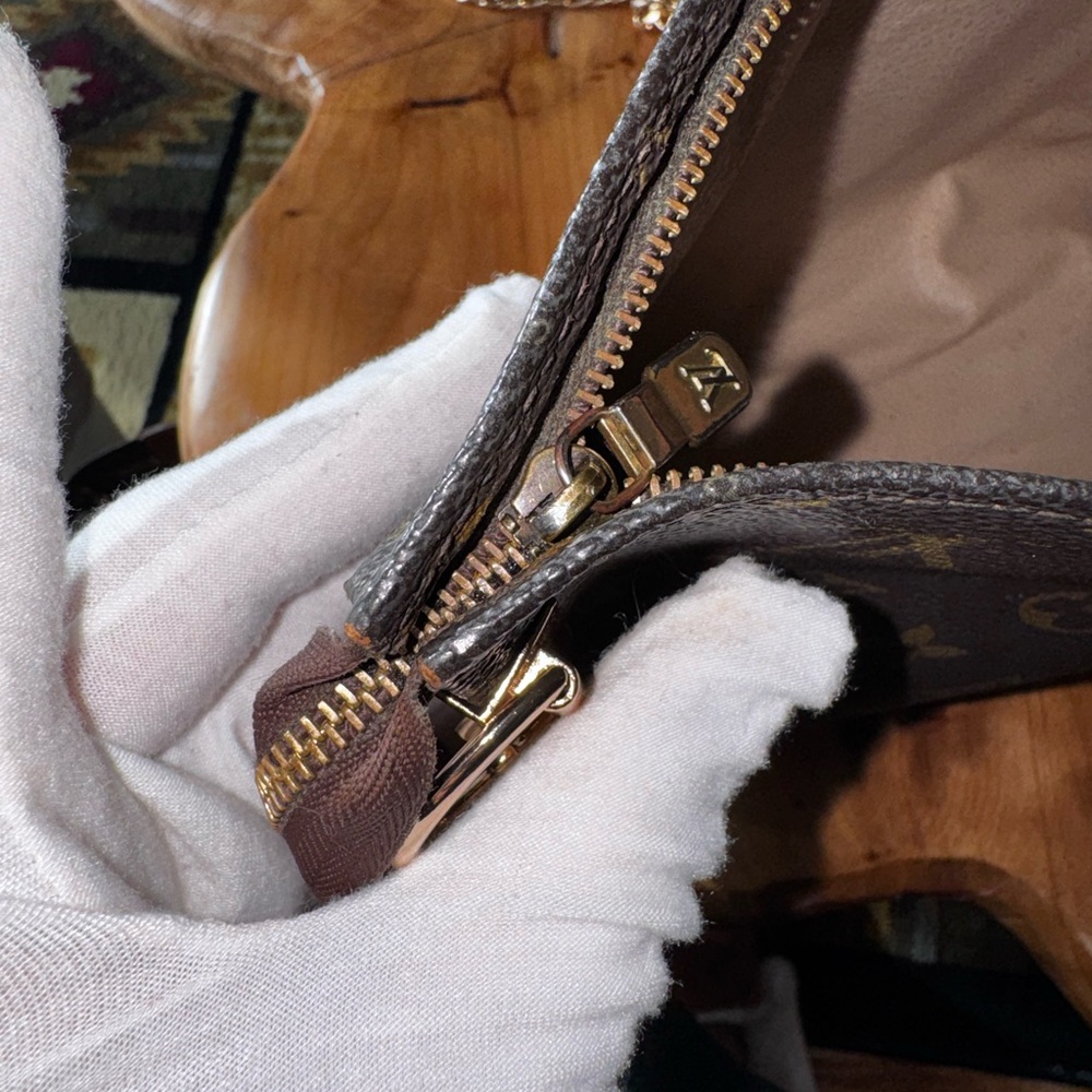 Louis Vuitton
Monogram Poche Toilette vintage unbranded chain - Picture 11 of 14